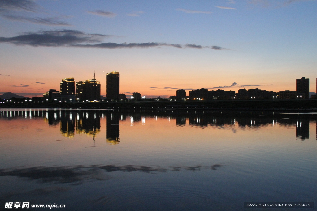 城市夕阳剪影