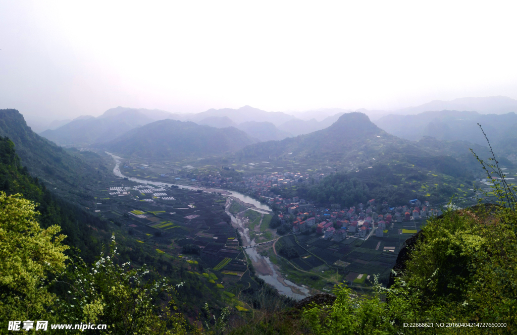 山間風景全景風貌