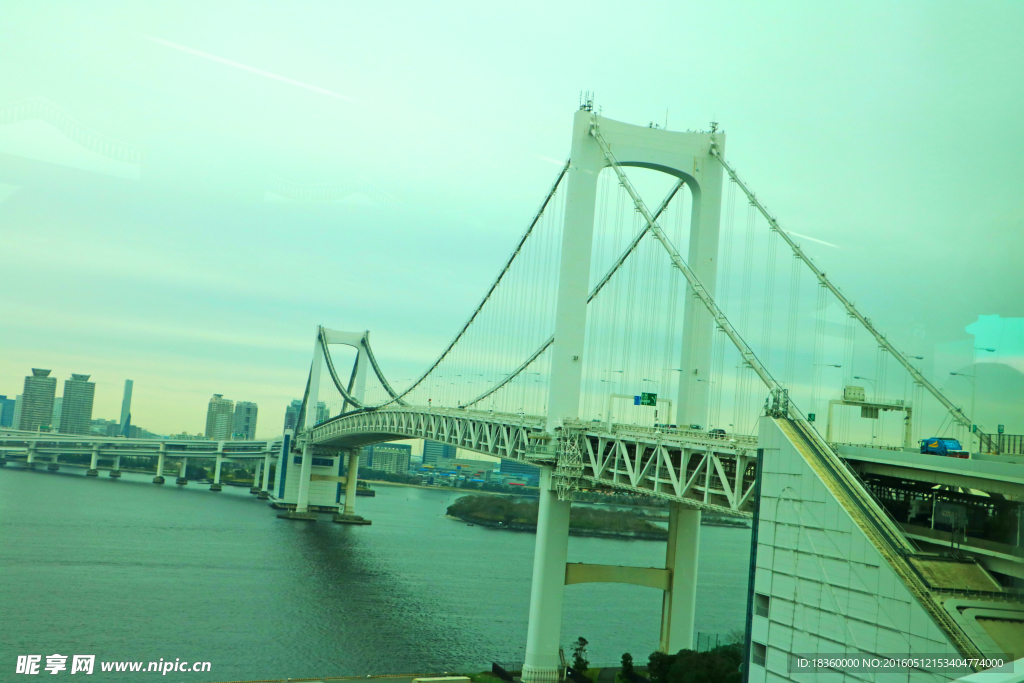 彩虹吊桥