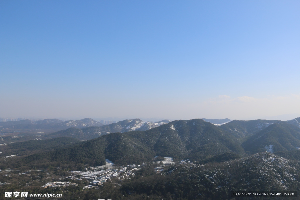 雪后的山峰