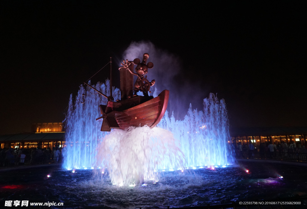 夜晚蒸汽船米奇喷泉图片
