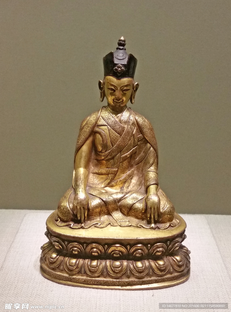銅鍍金噶瑪巴坐像