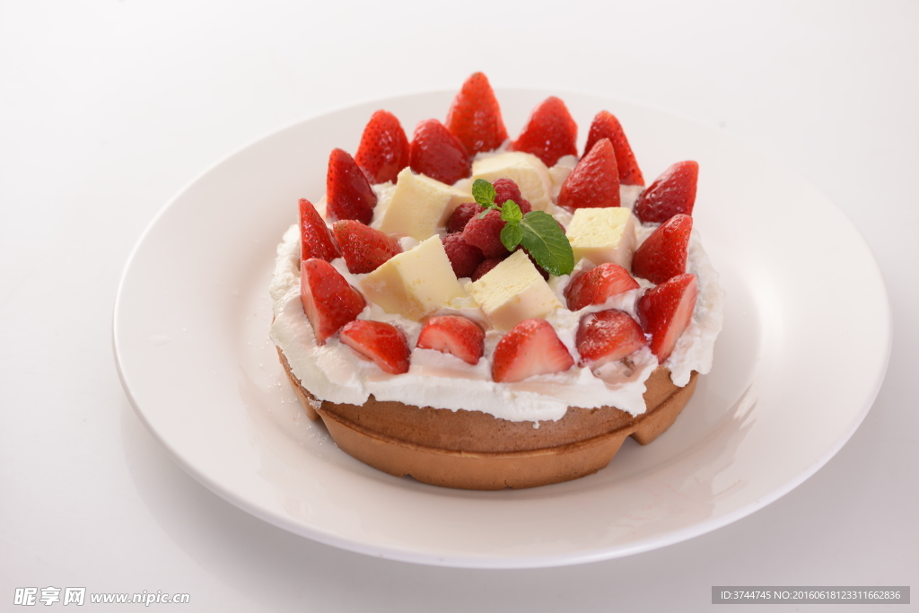 草莓奶油松饼