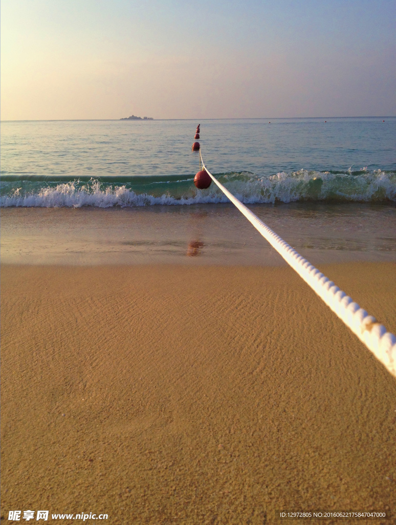海邊浮球