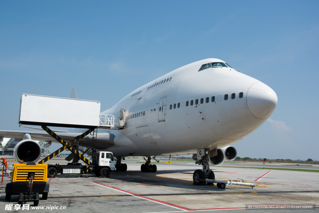在空中的客機
