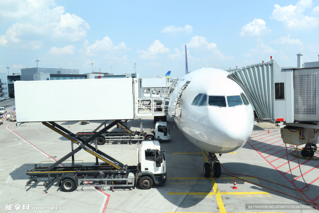 在空中的客機