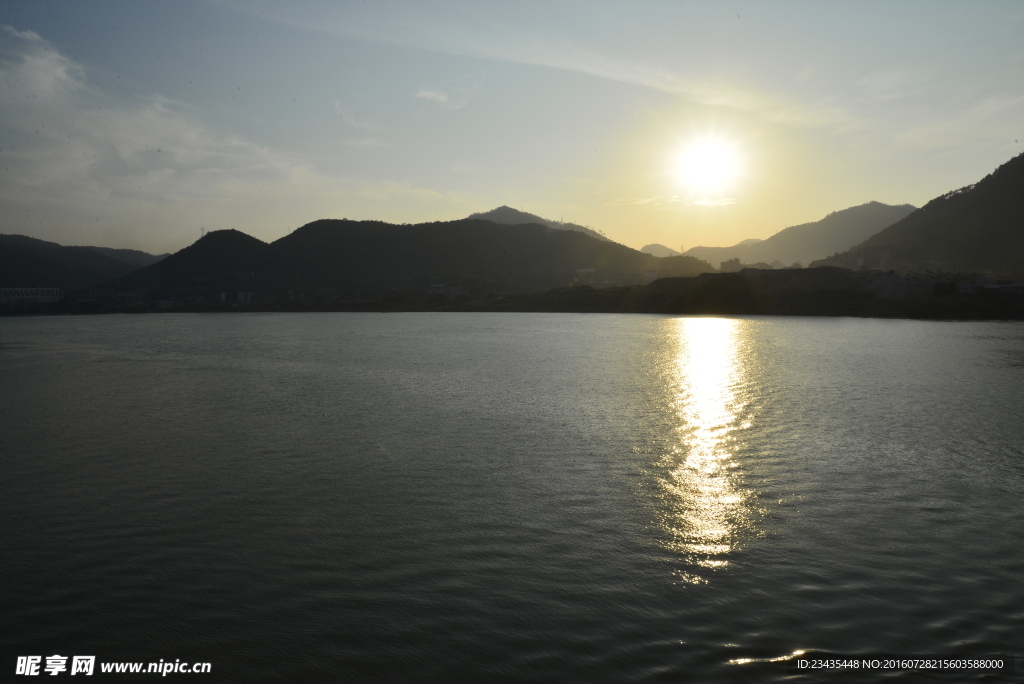 落日山水