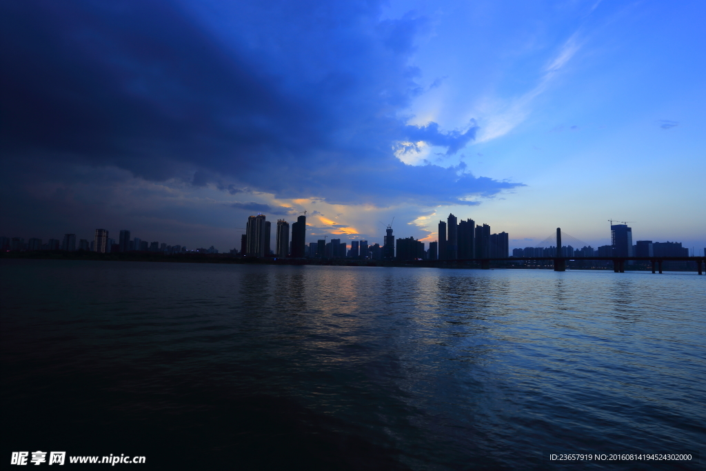 城市黃昏