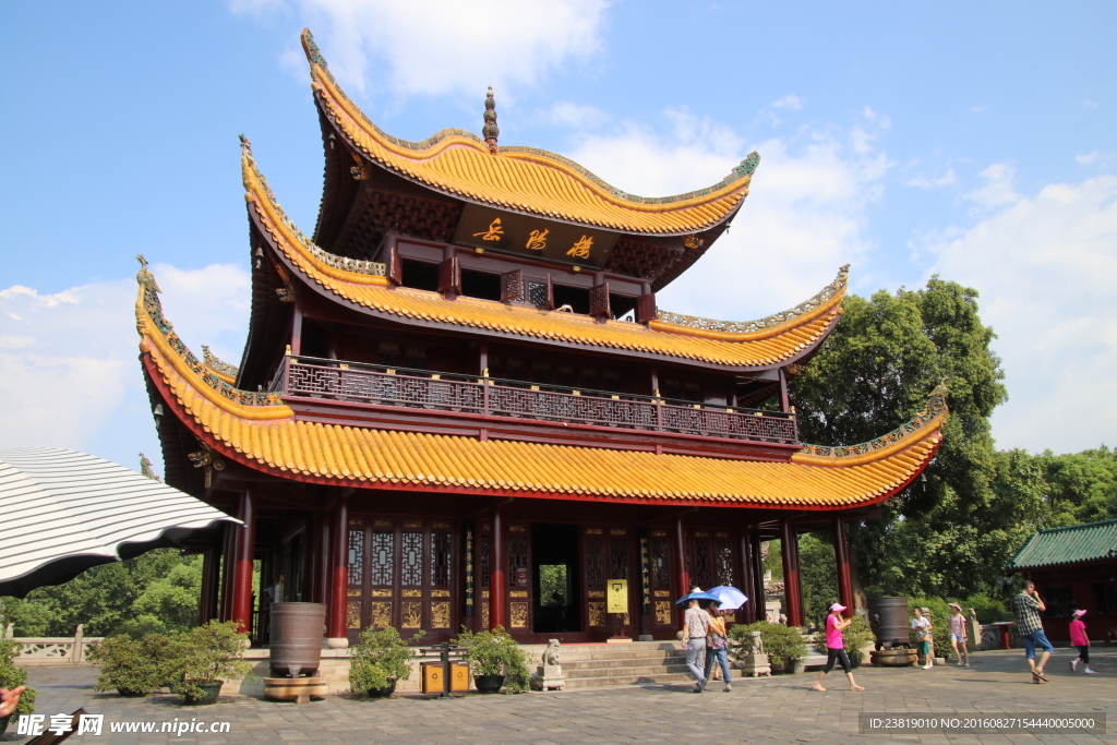 藍(lán)天下的岳陽(yáng)樓