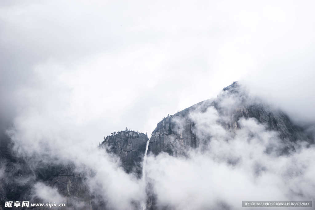 高山里的霧