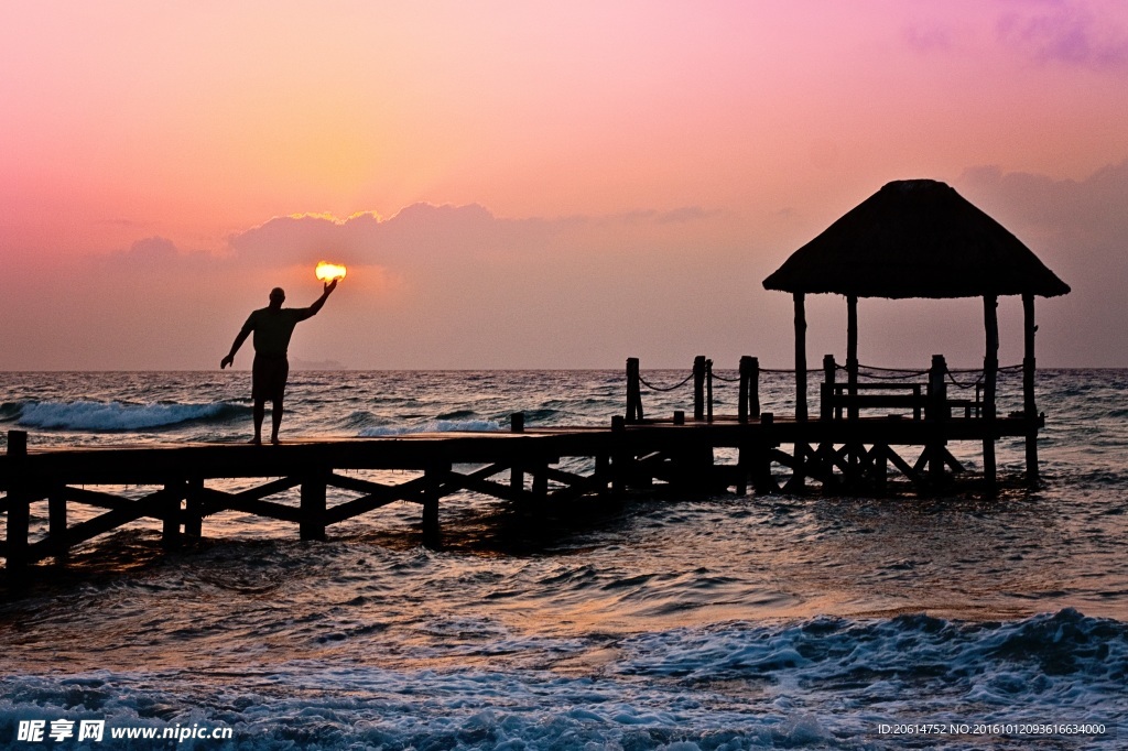 夕陽下的大海