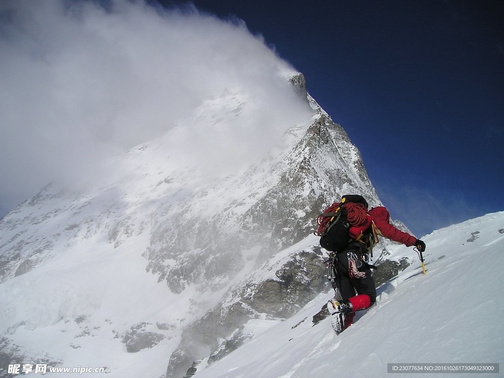 攀爬雪山