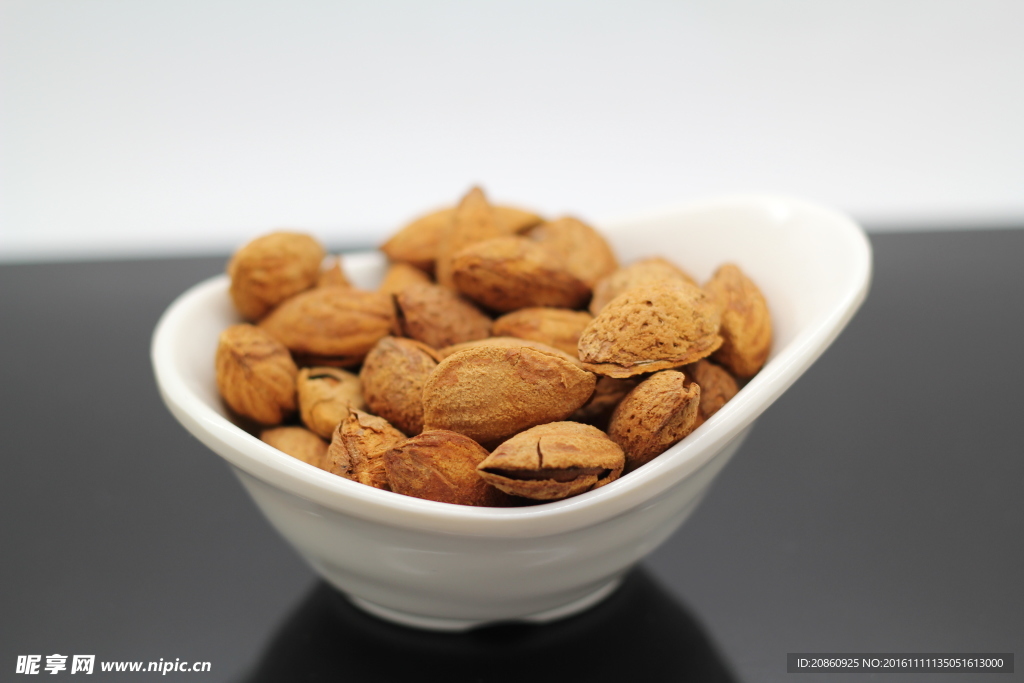 堅(jiān)果圖片