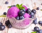 蓝莓冰淇淋甜品