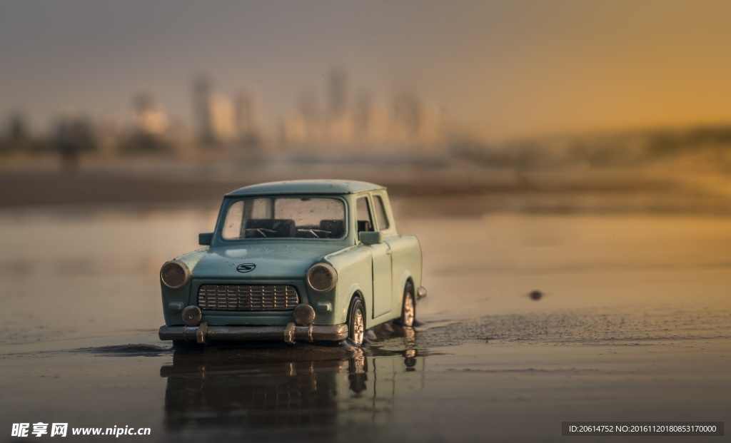海灘上的汽車