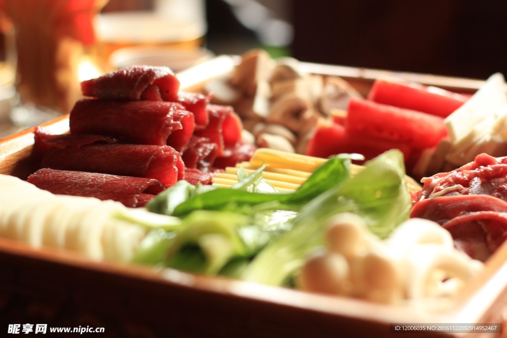 火鍋食材鮮肉和蔬菜