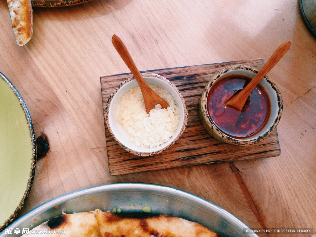 碗里的米饭辣椒油图片