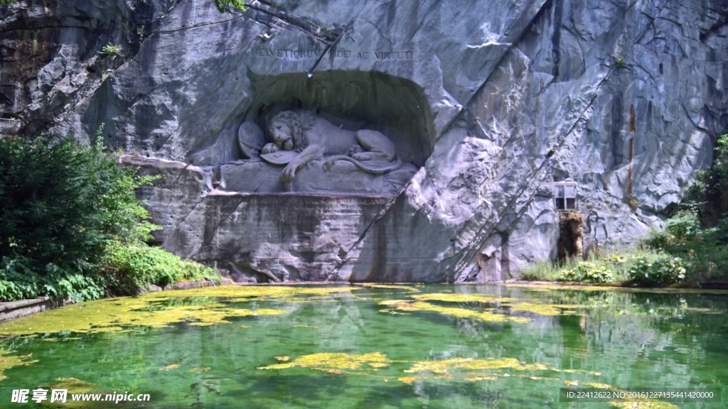 瑞士卢塞恩哭泣的狮子雕像