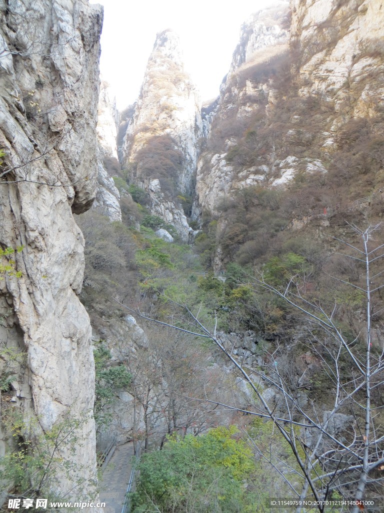 连天峰下的连天峡谷