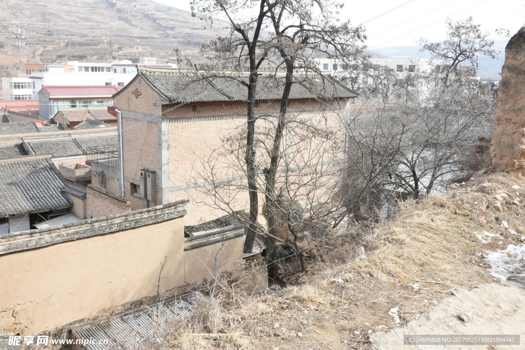 站在崖上看崖下