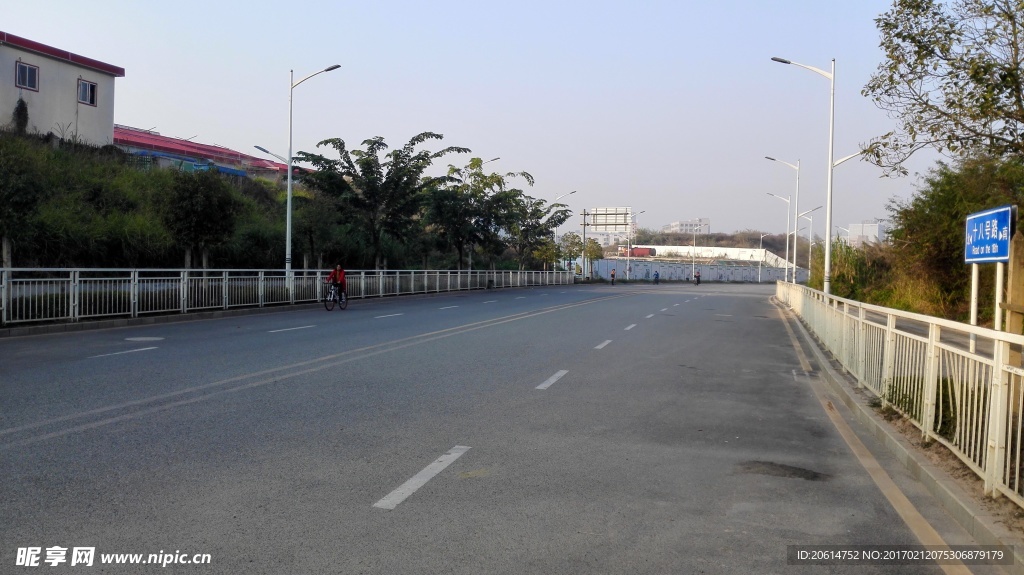 空曠的道路