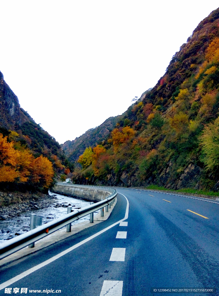 山區(qū)公路攝影