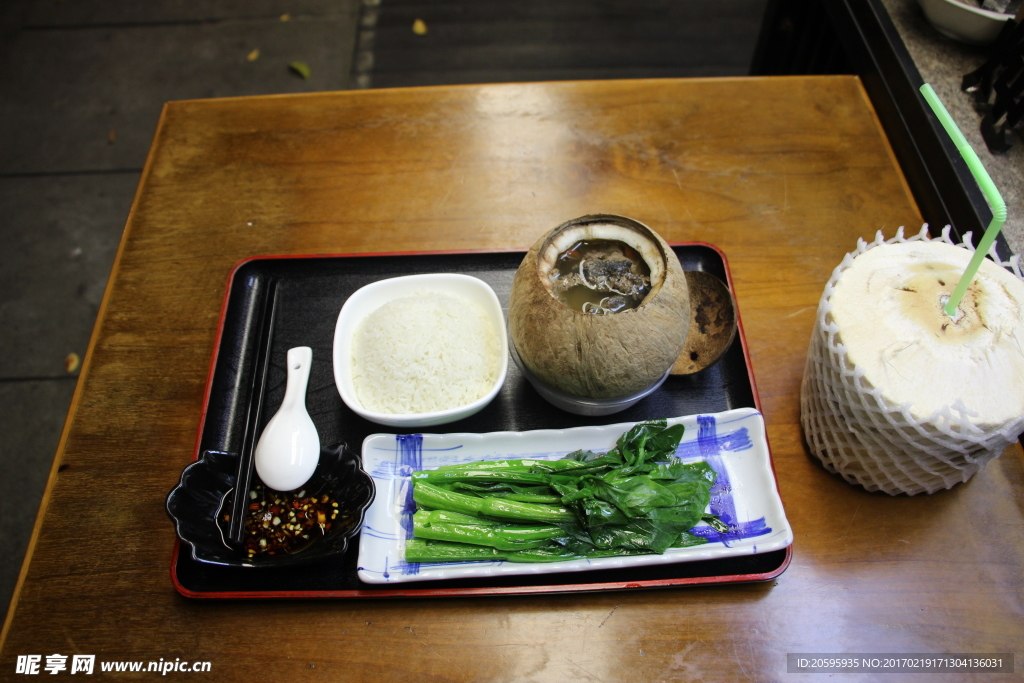 原只椰子鸡饭