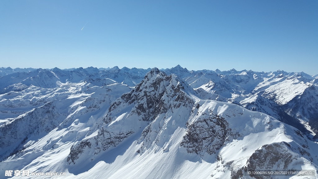 登頂雪山