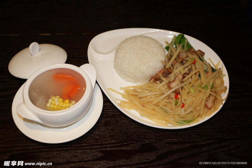 土豆丝炒肉饭