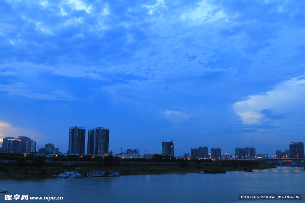 南寧夜景圖