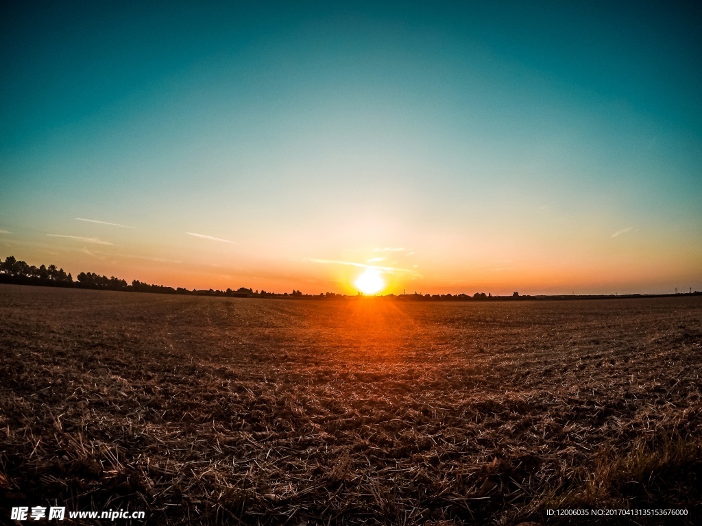 傍晚的夕陽
