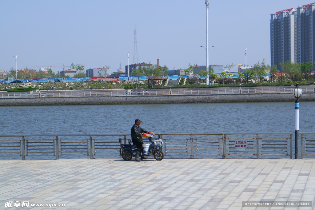 沾化水上公園漁夫