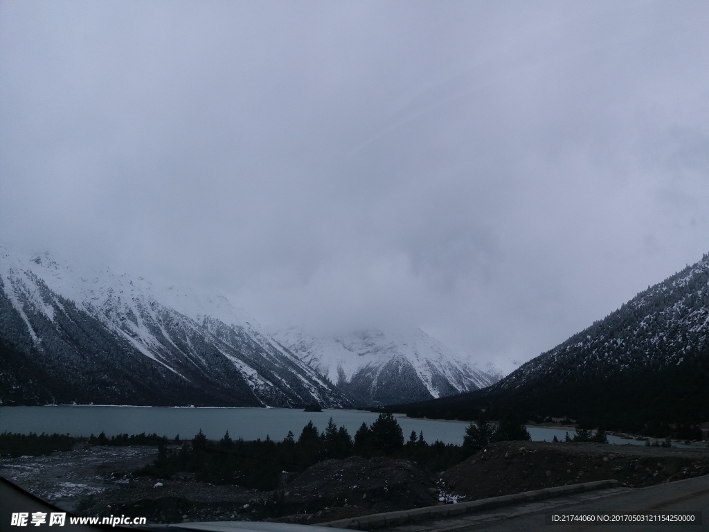 然烏湖 雪山