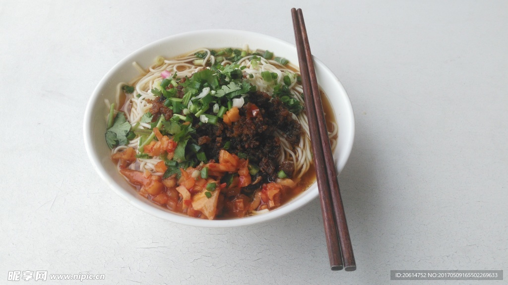 炸美食醬面