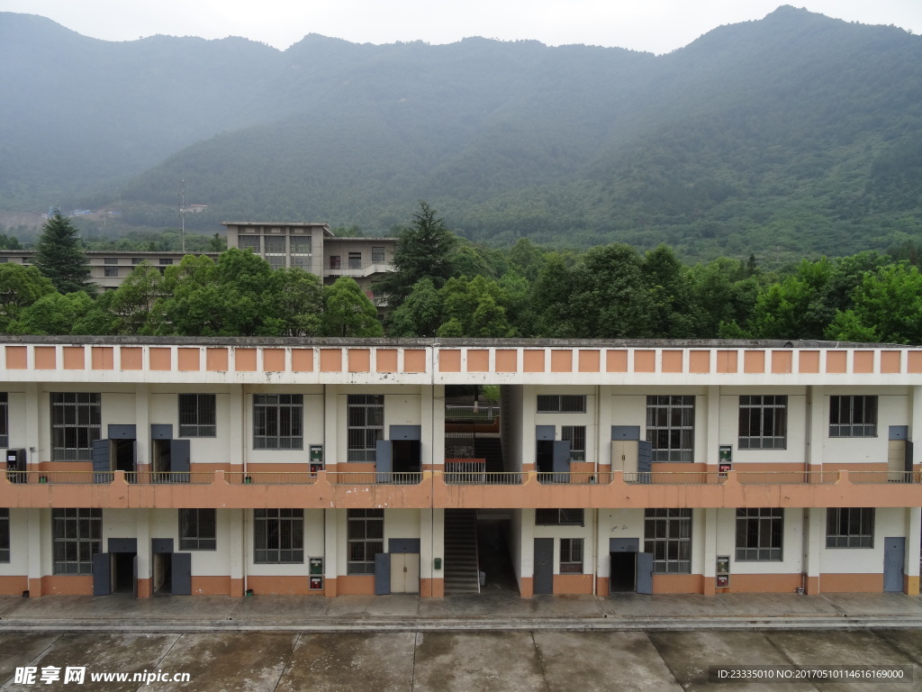 雨后建筑