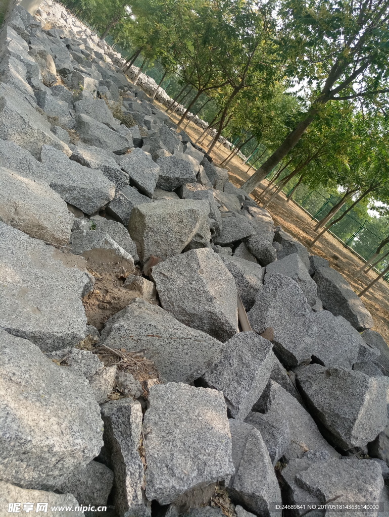 堆砌石头