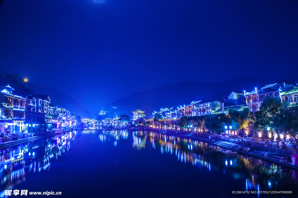 水街夜景