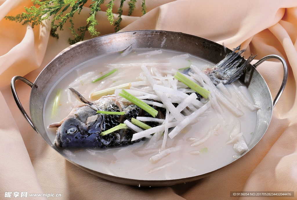 鍋仔蘿卜絲鯽魚