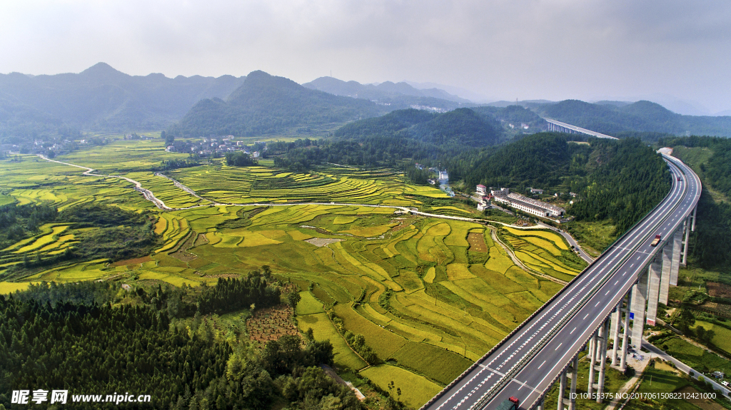 婉轉的高速公路