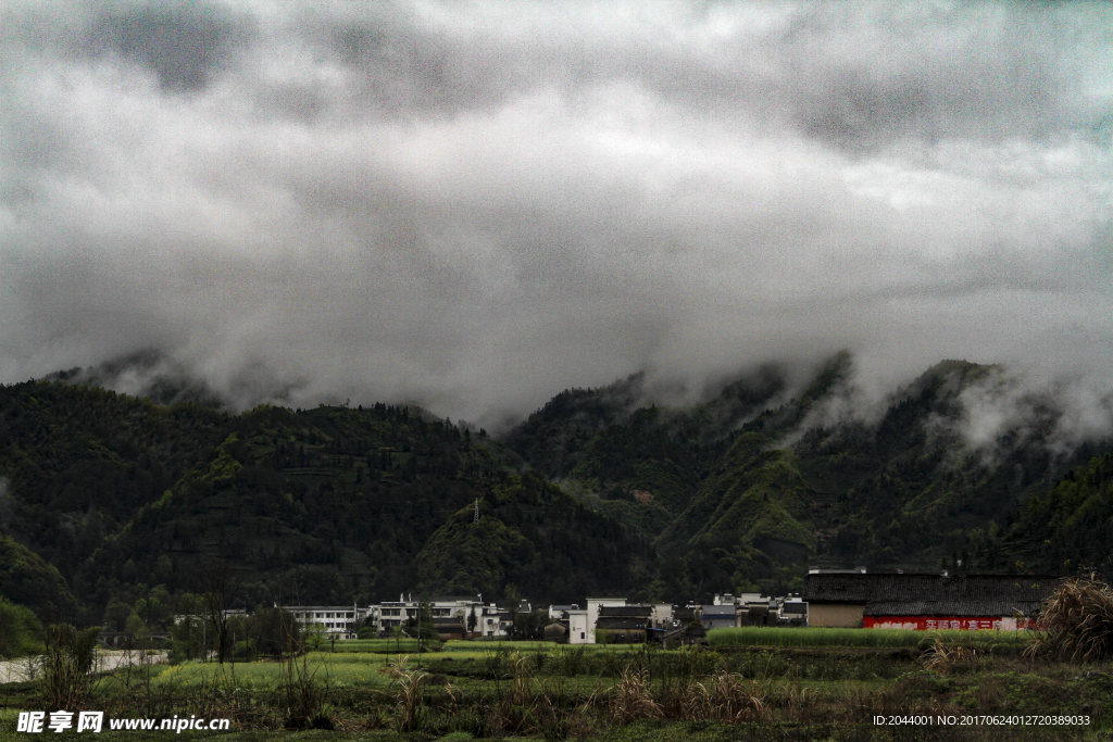 云霧山峰