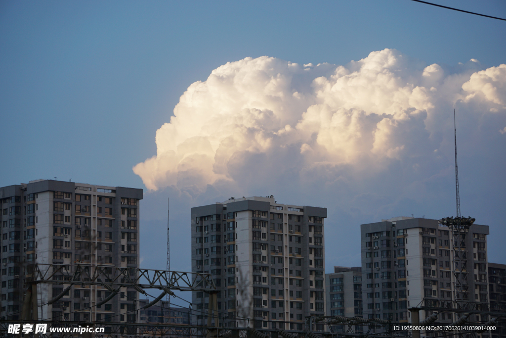 建筑 天空 積雨云