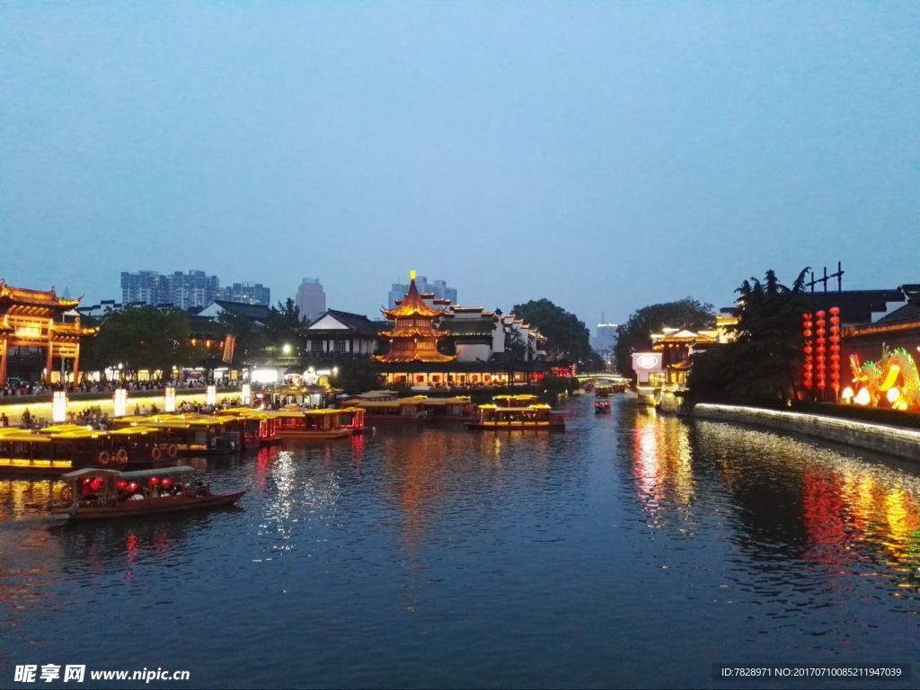 秦淮河畔
