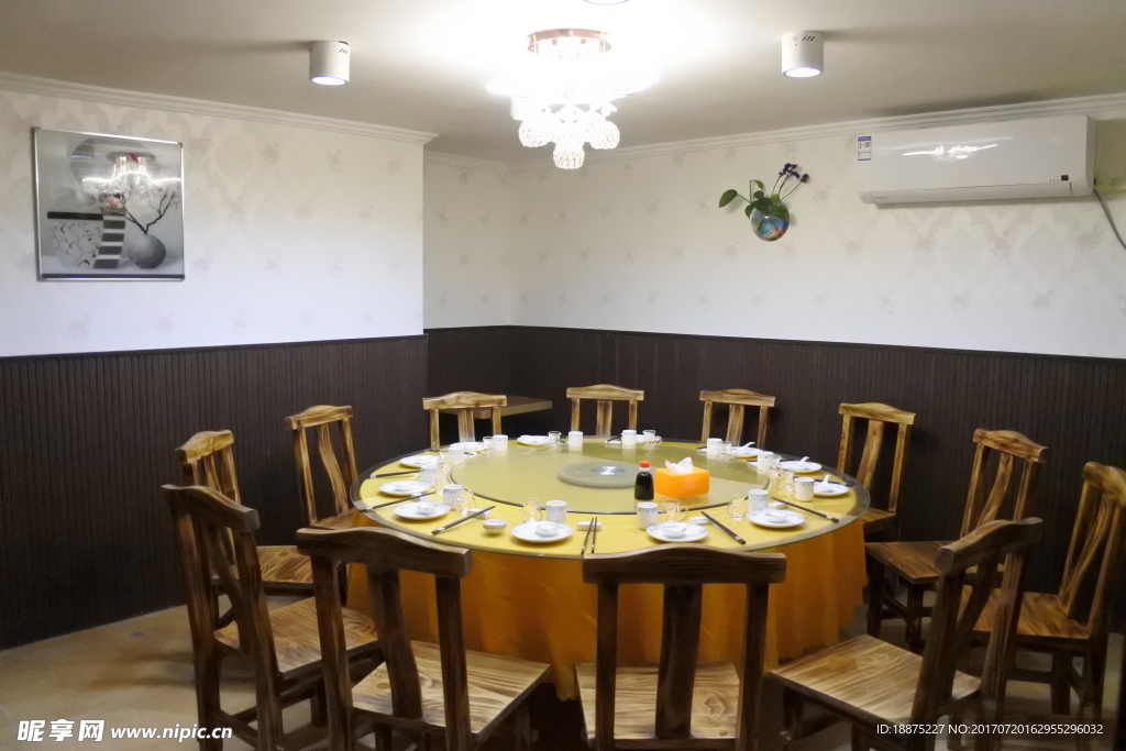 餐桌