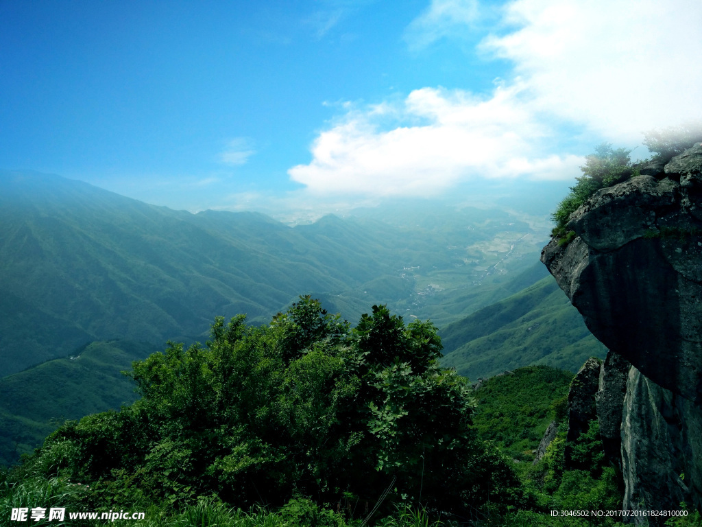 衡山顶峰俯瞰山峰摄影风景