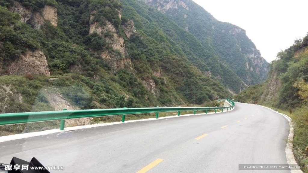蜿蜒山路