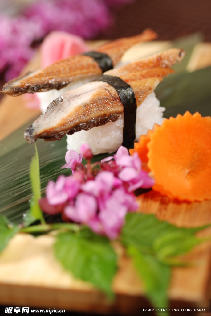 鰻 魚 壽 司