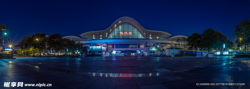 中国第一高铁站武汉站夜景全貌