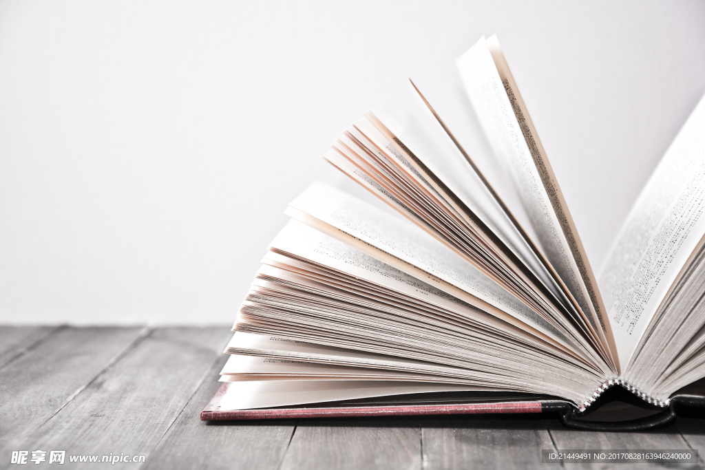 翻開的書