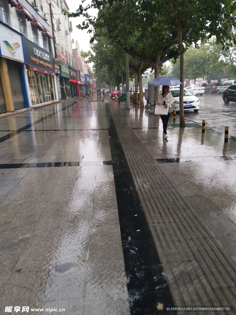 下雨天的街道