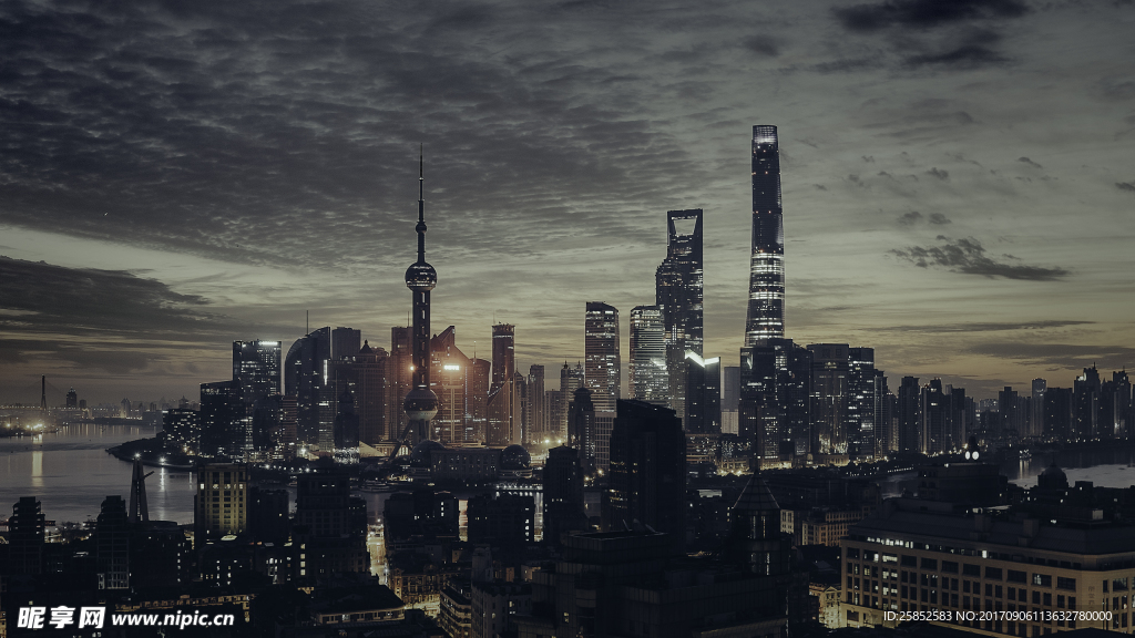 晚間照片中高層建筑 樓房